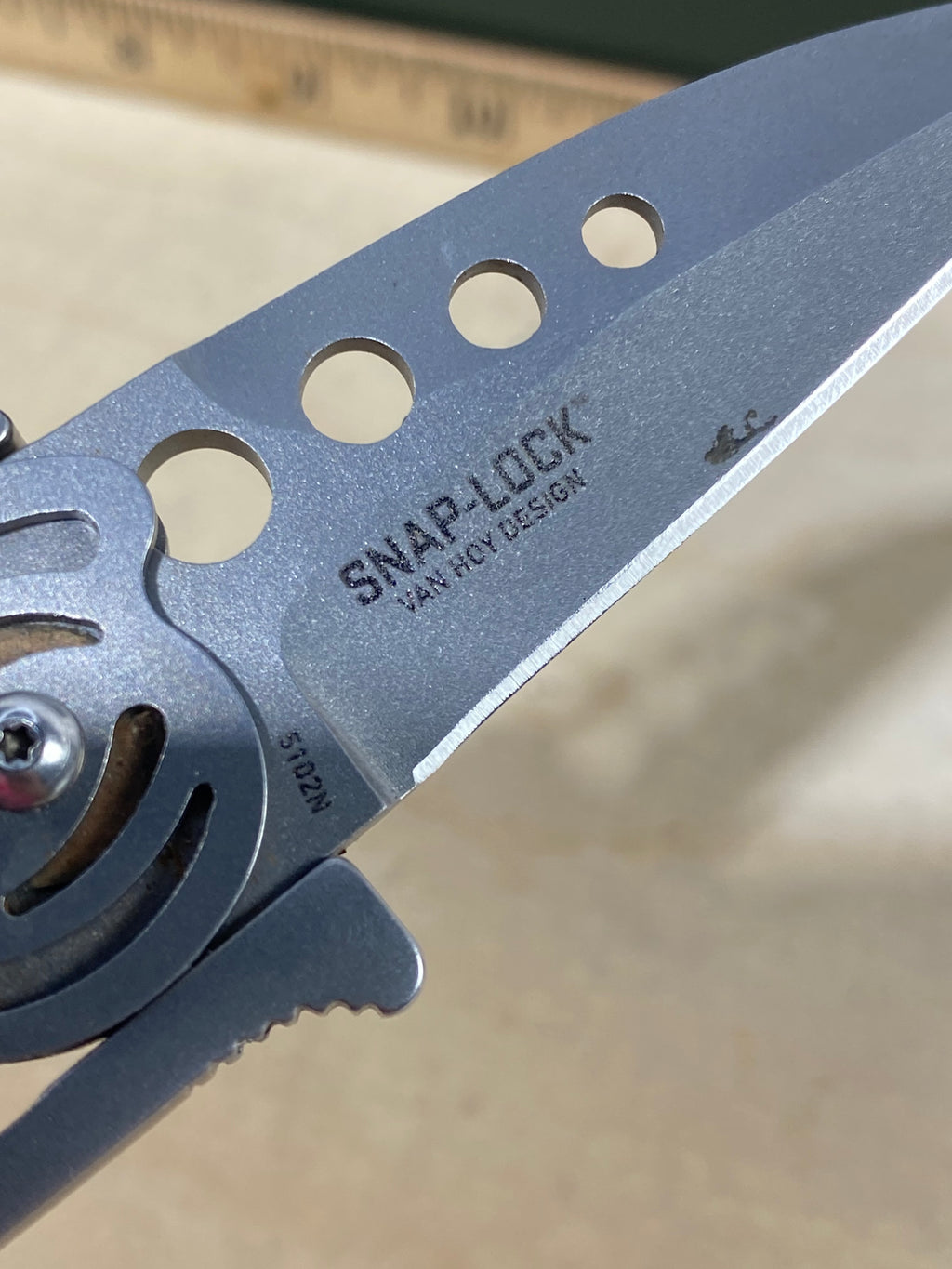 CRKT 5102N Snap Lock #-53. Light usage. Dirty.
