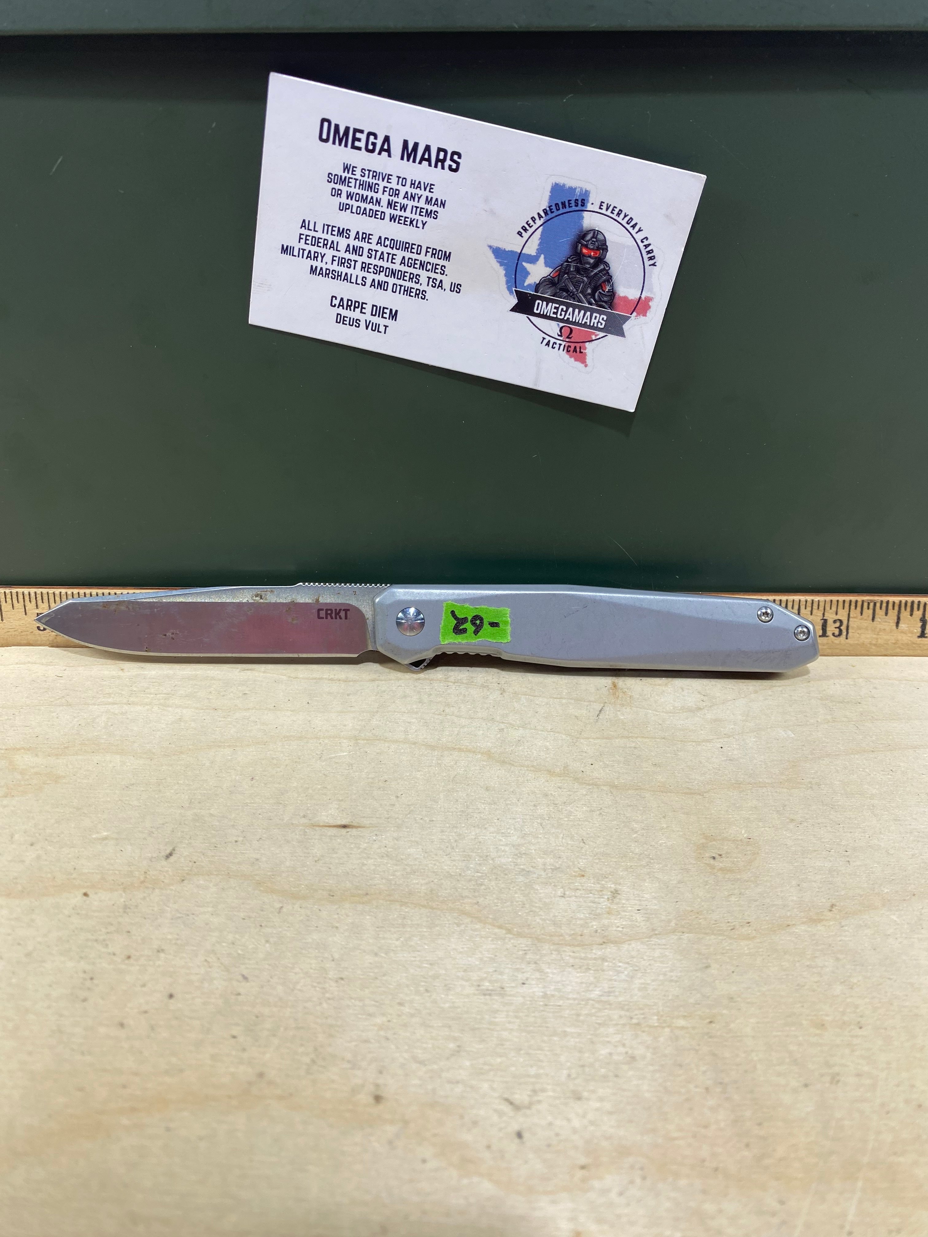 CRKT K230XXP #-62. Light usage. Dirty. Pocket clip it's broken.