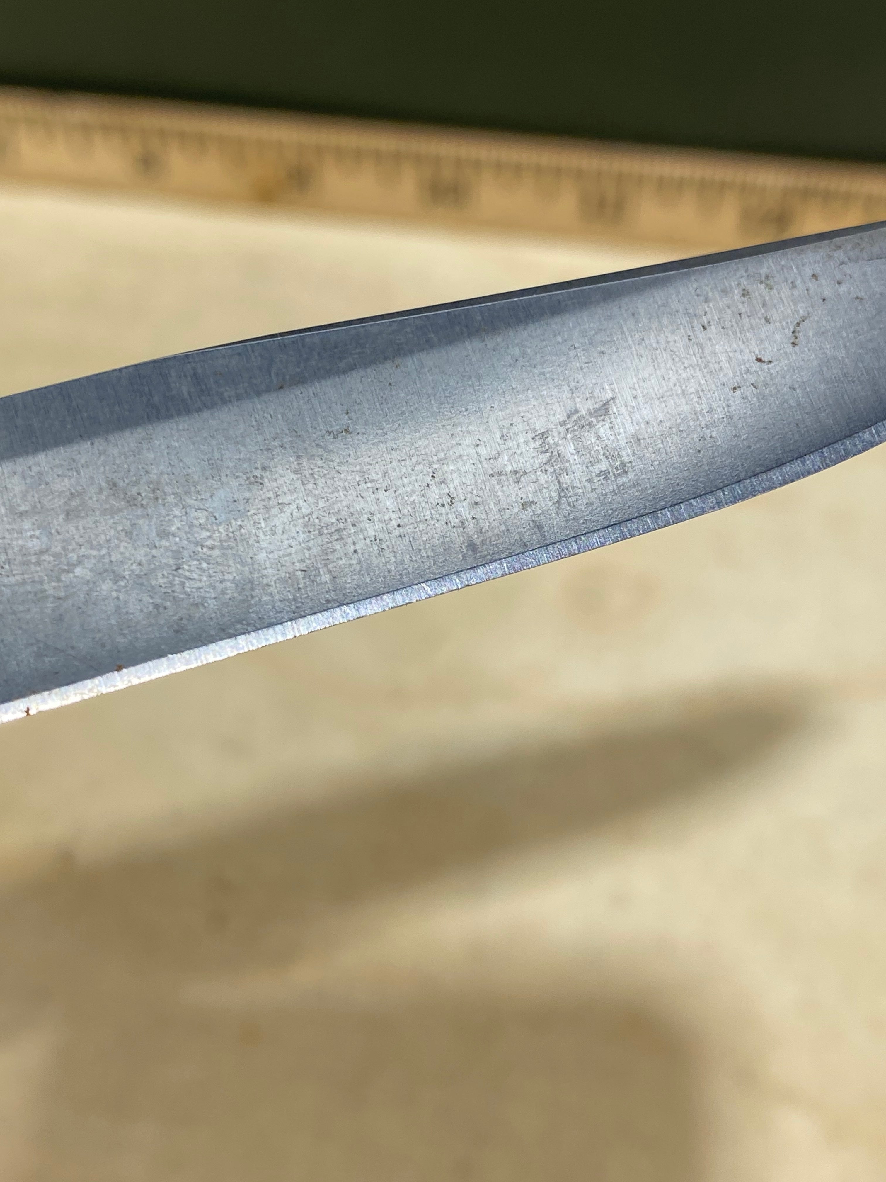 CRKT K230XXP #-62. Light usage. Dirty. Pocket clip it's broken.