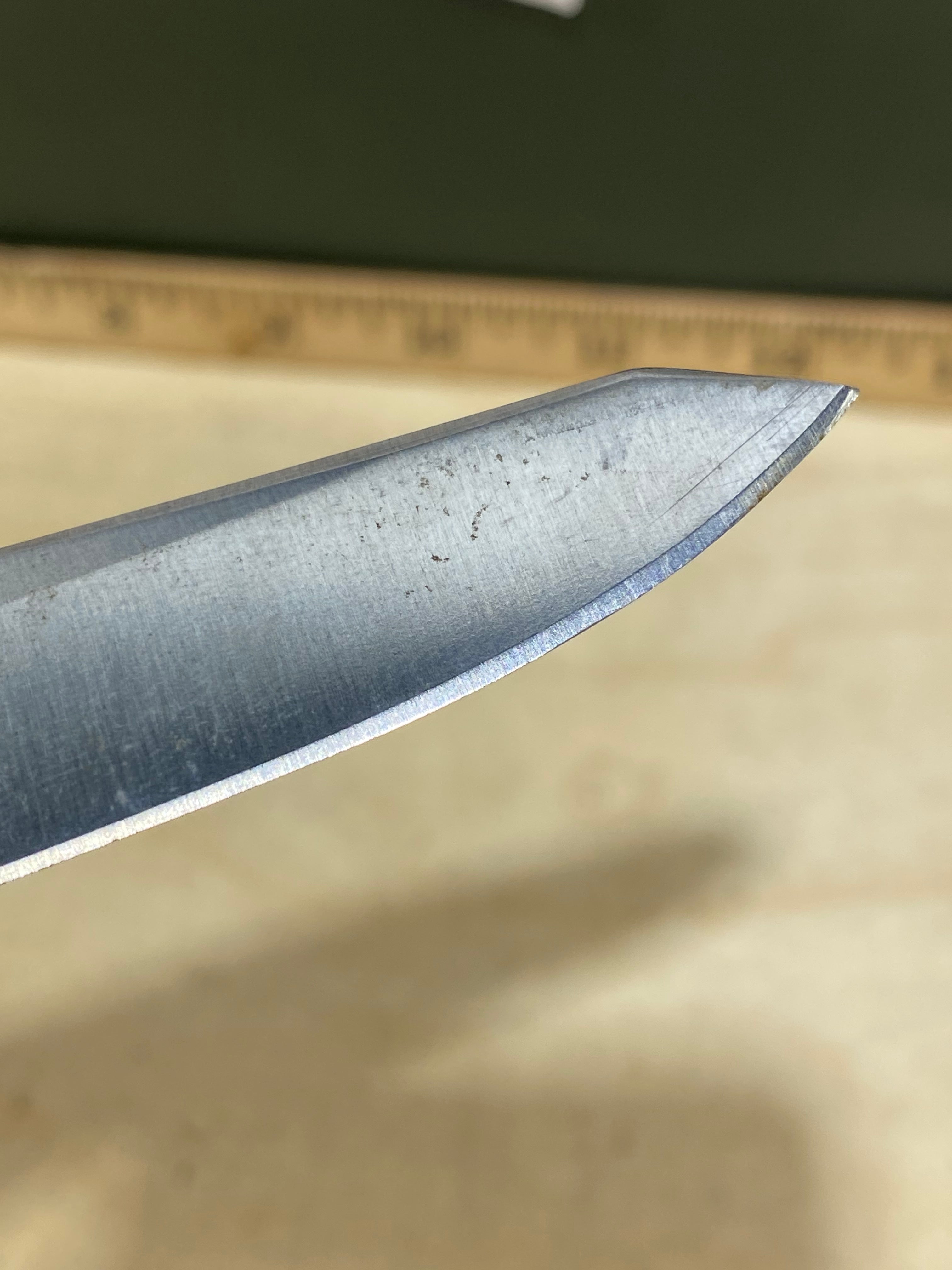 CRKT K230XXP #-62. Light usage. Dirty. Pocket clip it's broken.