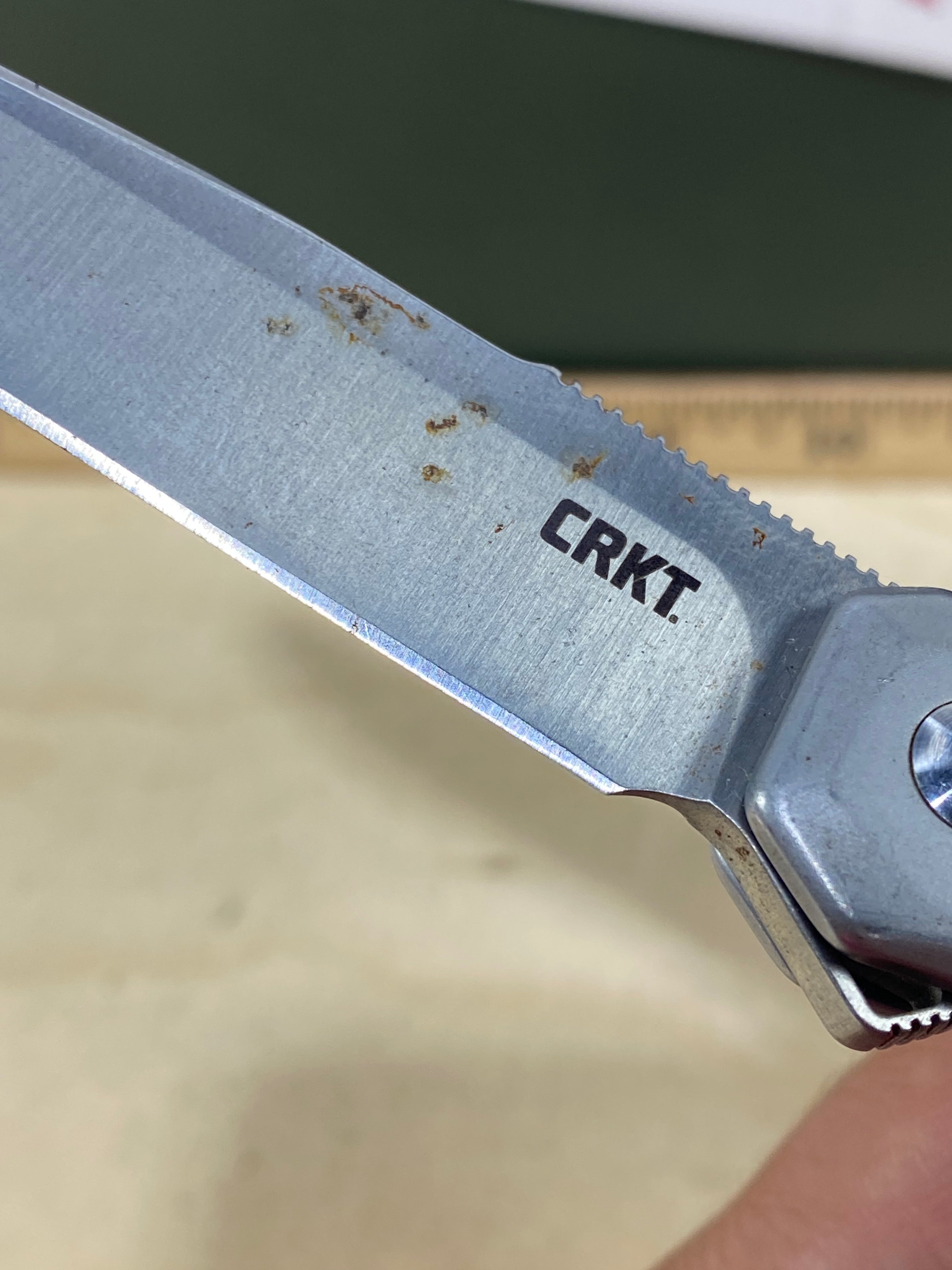 CRKT K230XXP #-62. Light usage. Dirty. Pocket clip it's broken.