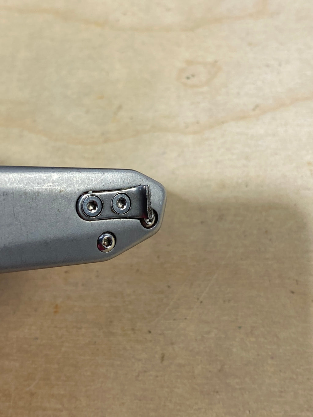 CRKT K230XXP #-62. Light usage. Dirty. Pocket clip it's broken.