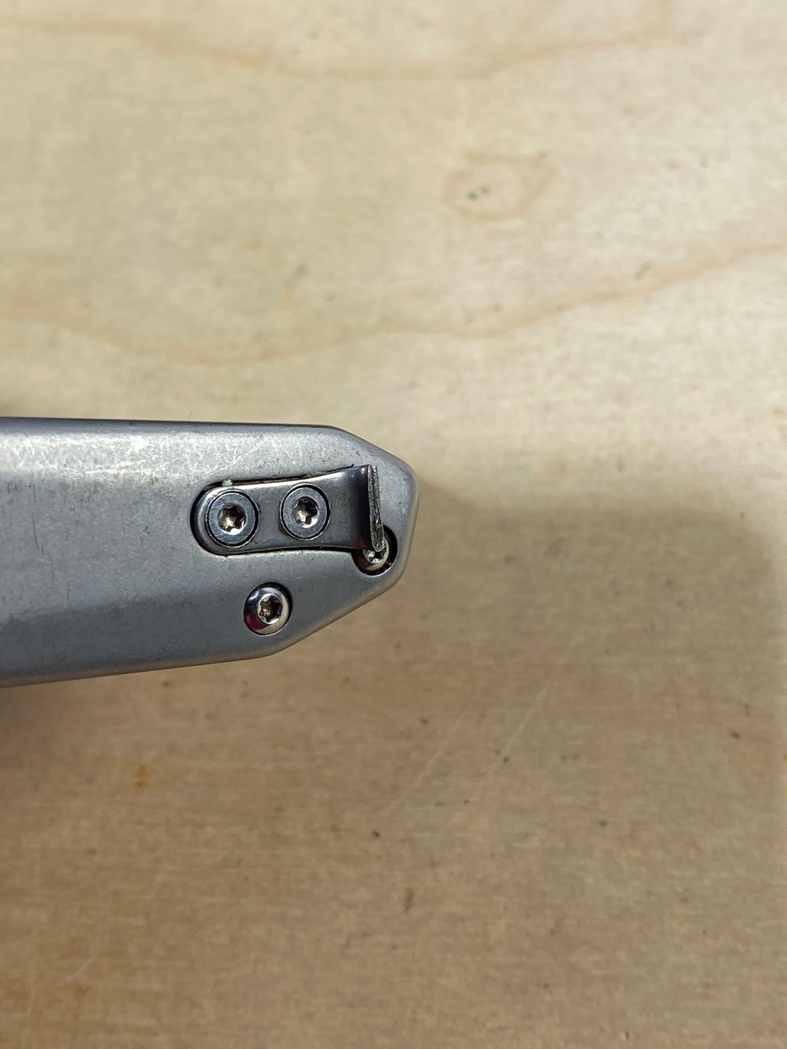 CRKT K230XXP #-62. Light usage. Dirty. Pocket clip it's broken.