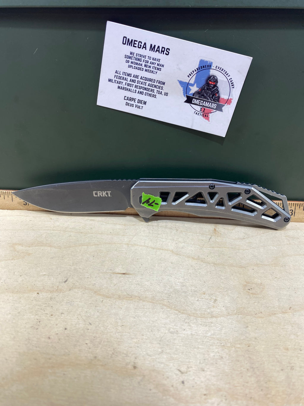CRKT K330GGP Gusset #-74. Light usage. Chip on blade.