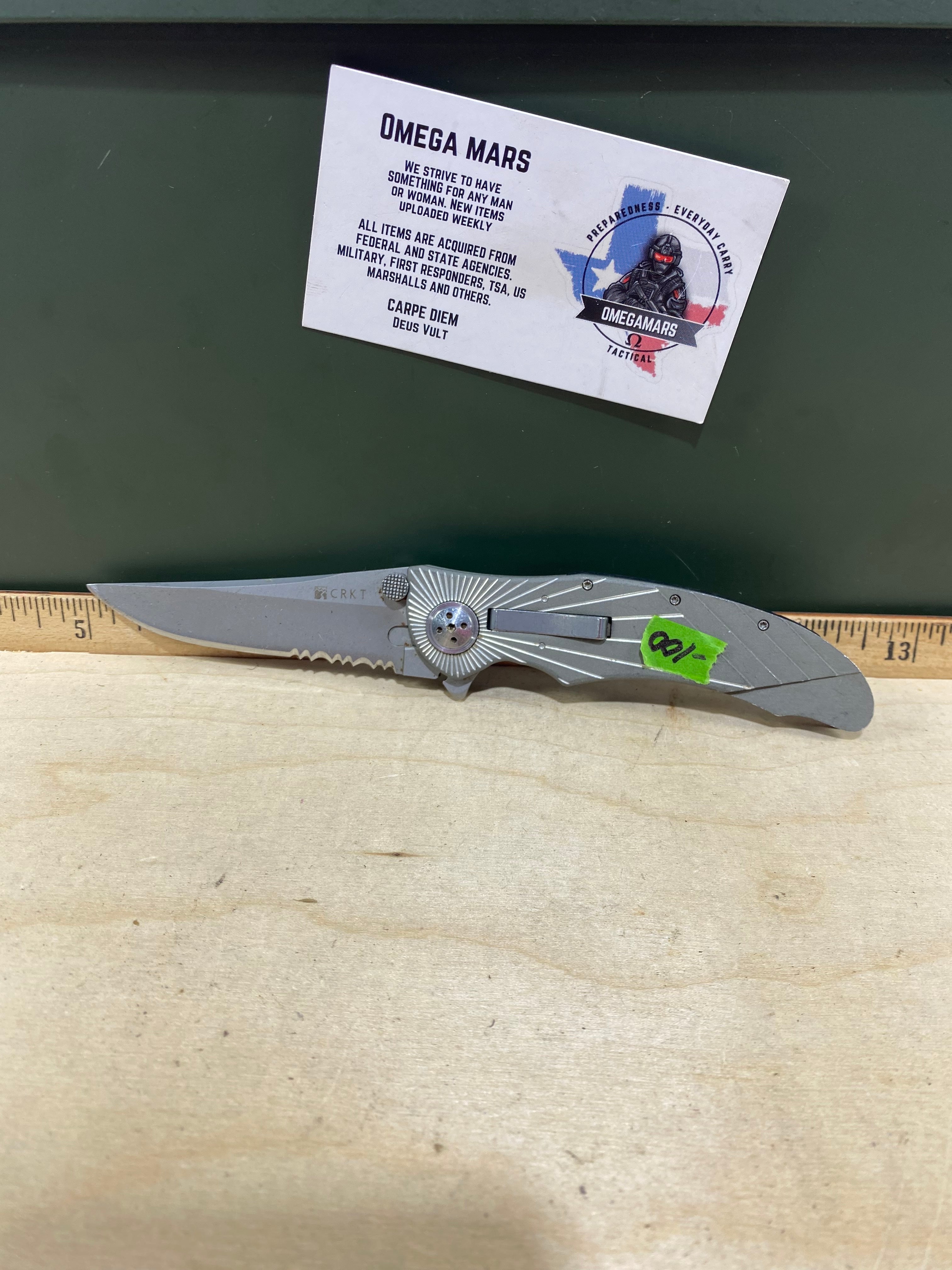 CRKT 7353 #-100. Light usage. Pocket clip bent out.