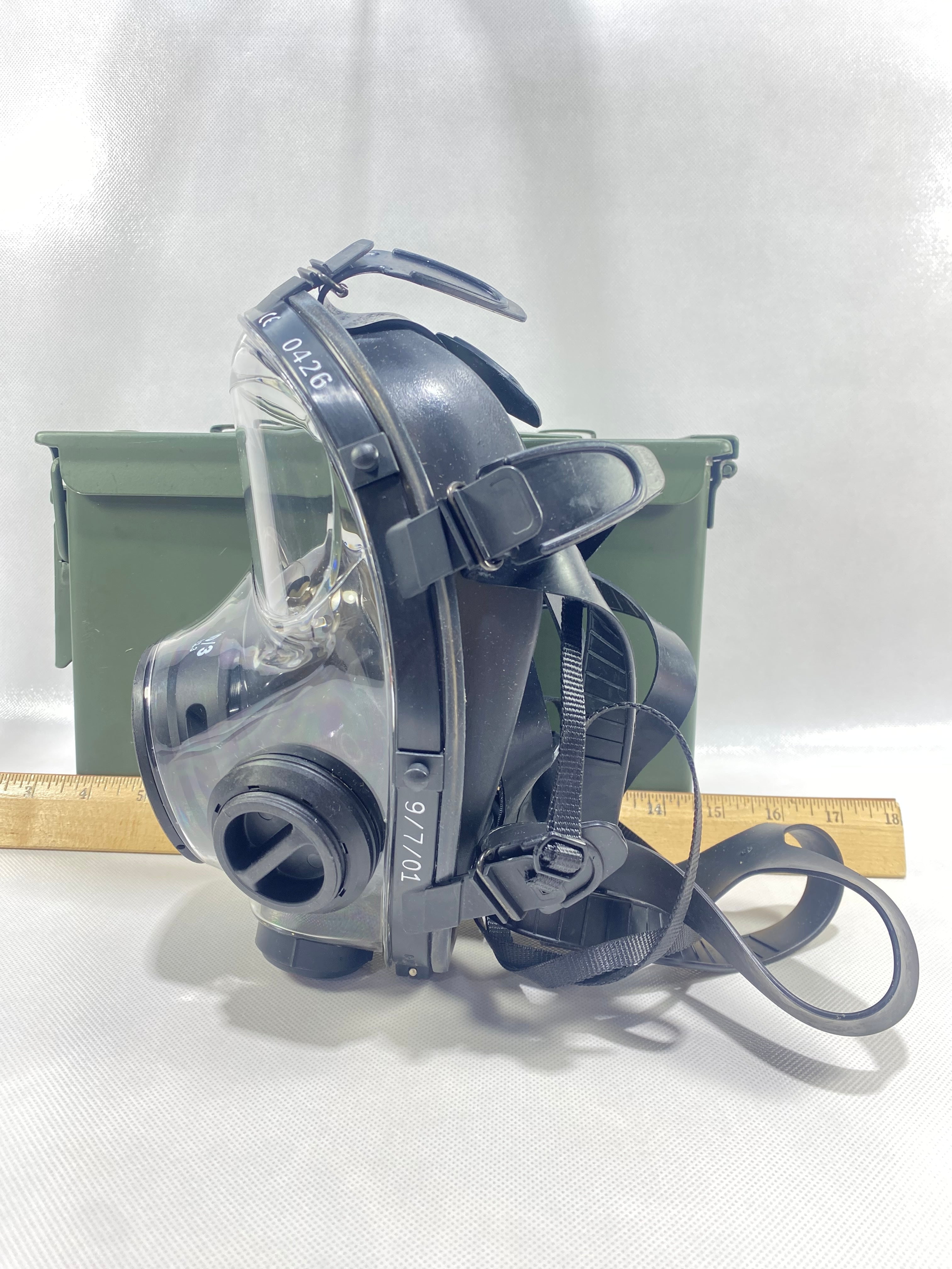 Mestel SGE 400/3 Full Face Mask. Made in Italy. NEW - No Indication of Usage. Medium-Large. Expired Warranty. New old stock.