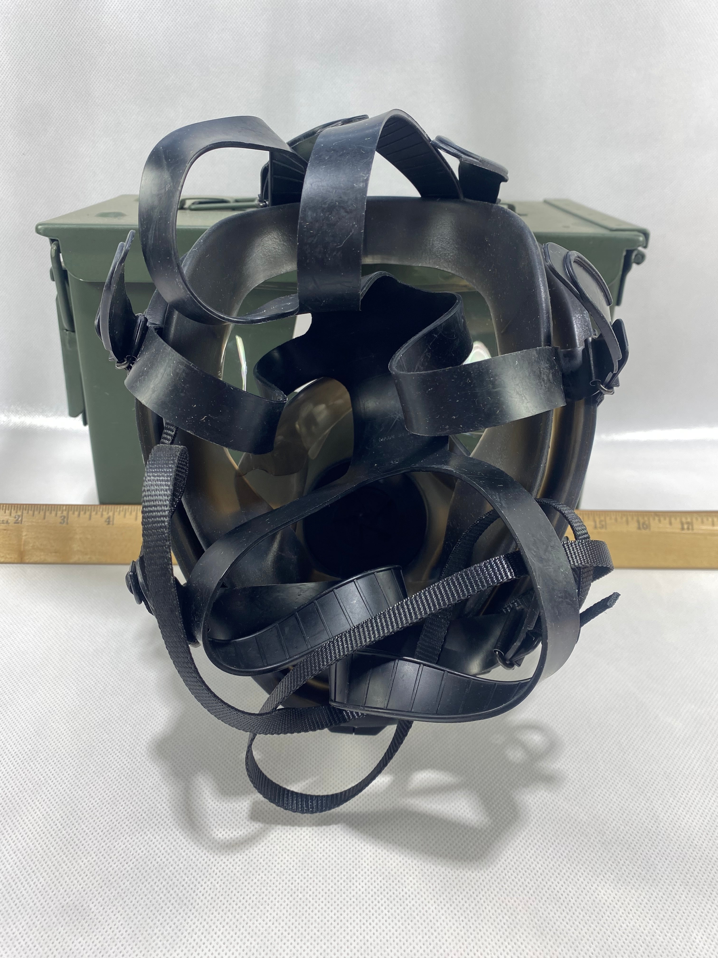 Mestel SGE 400/3 Full Face Mask. Made in Italy. NEW - No Indication of Usage. Medium-Large. Expired Warranty. New old stock.