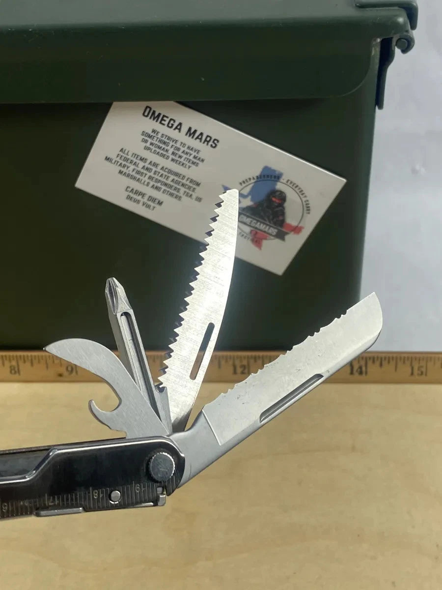Leatherman Rebar #R6. Minimal usage. (MSRP $99.95 NEW)