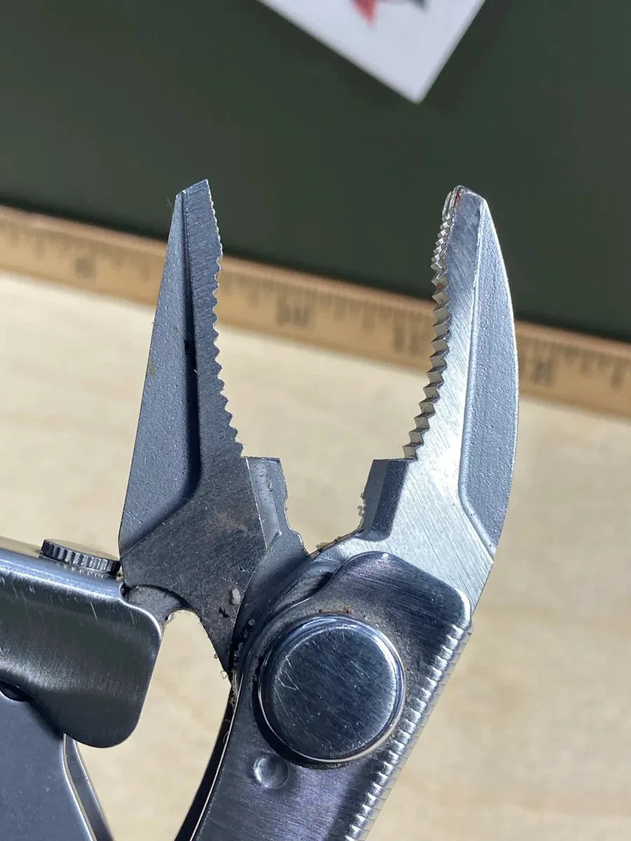 Leatherman Crunch with leather sheath LCH#1. Light usage, dirty. Discontinued