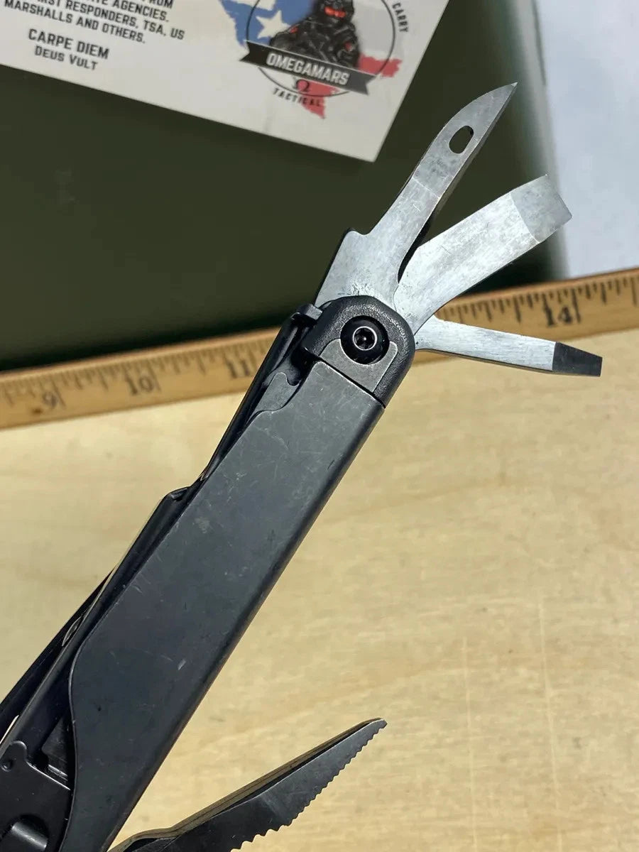 Leatherman Surge LS#1. Looks/feel brand new. (MSRP $159.95 NEW)