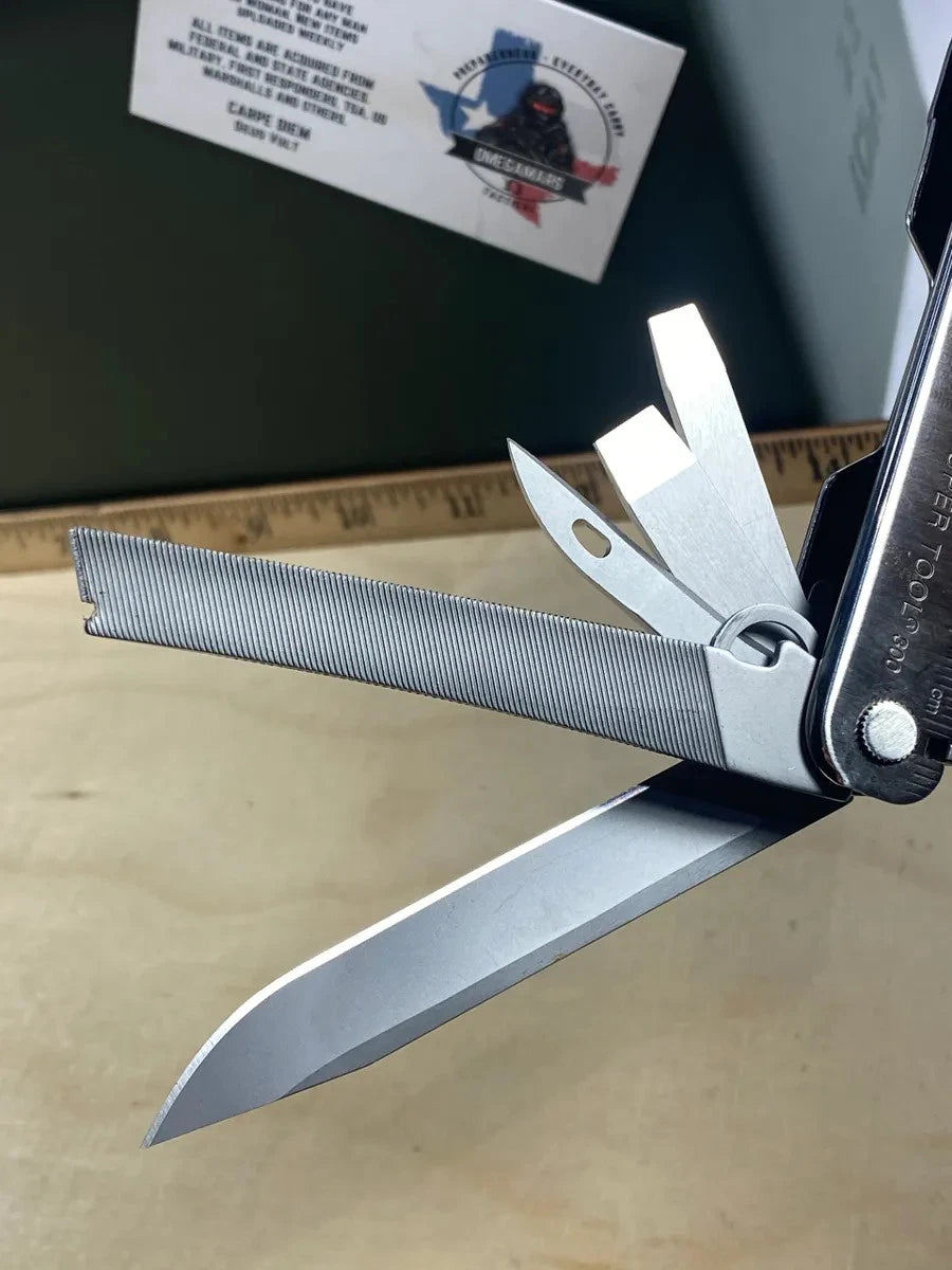 Leatherman Super Tool 300 LST#4. Looks/feel brand new. (MSRP$119.95 NEW)