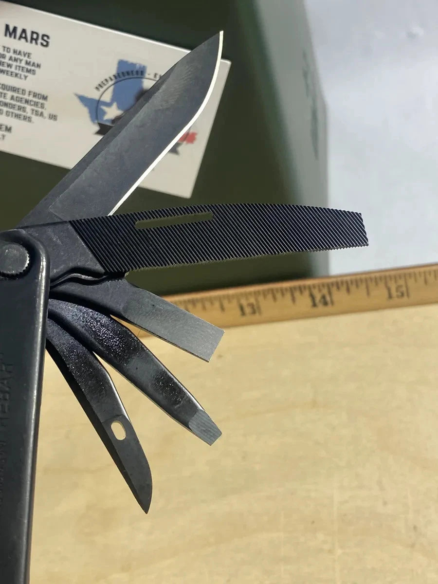 Leatherman Rebar #R10. Looks/feel brand new. (MSRP $99.95 NEW)