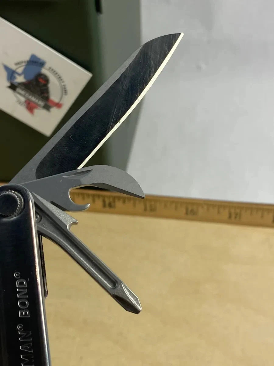 Leatherman Bond #BN1. Knife shows usage, rest of tools looks/feels new (MSRP $49.95 NEW)