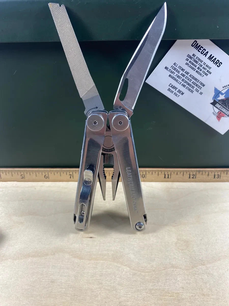 Leatherman Curl CR#2. Light usage, dirty. (MSRP $89.95 NEW)