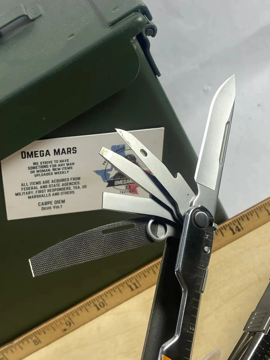 Leatherman Rebar #R7. Punch chipped, the rest looks/feel brand new.