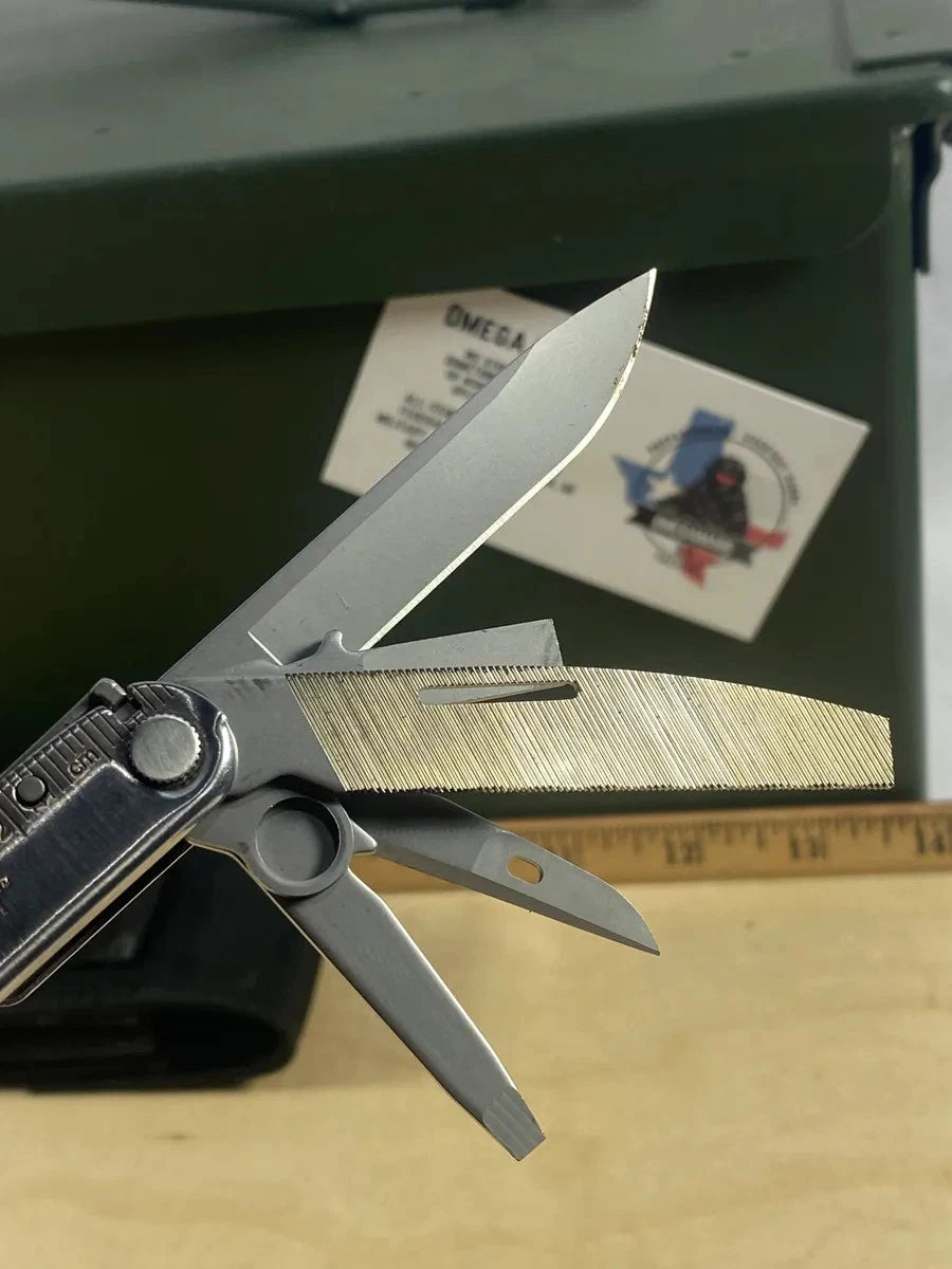 Leatherman Rebar #R4. Light usage. (MSRP $99.95 NEW)