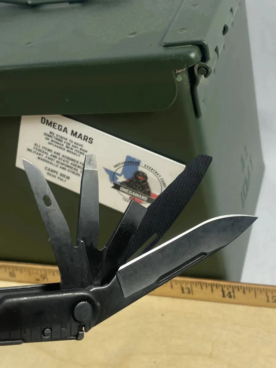 Leatherman Rebar #R13. Looks/feel brand new. (MSRP $99.95 NEW)