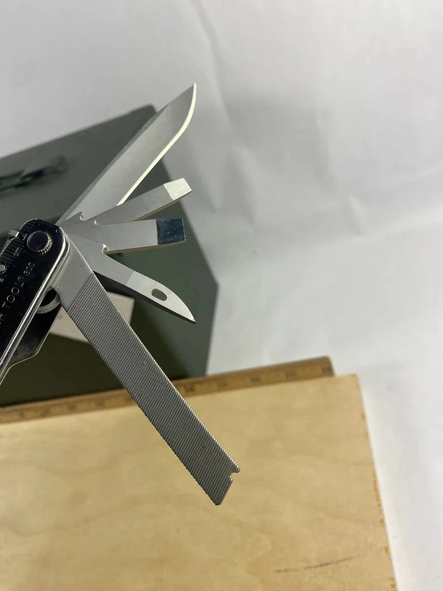 Leatherman Super Tool 300 LST#5. Looks/feel brand new. Handle customized, dirty
