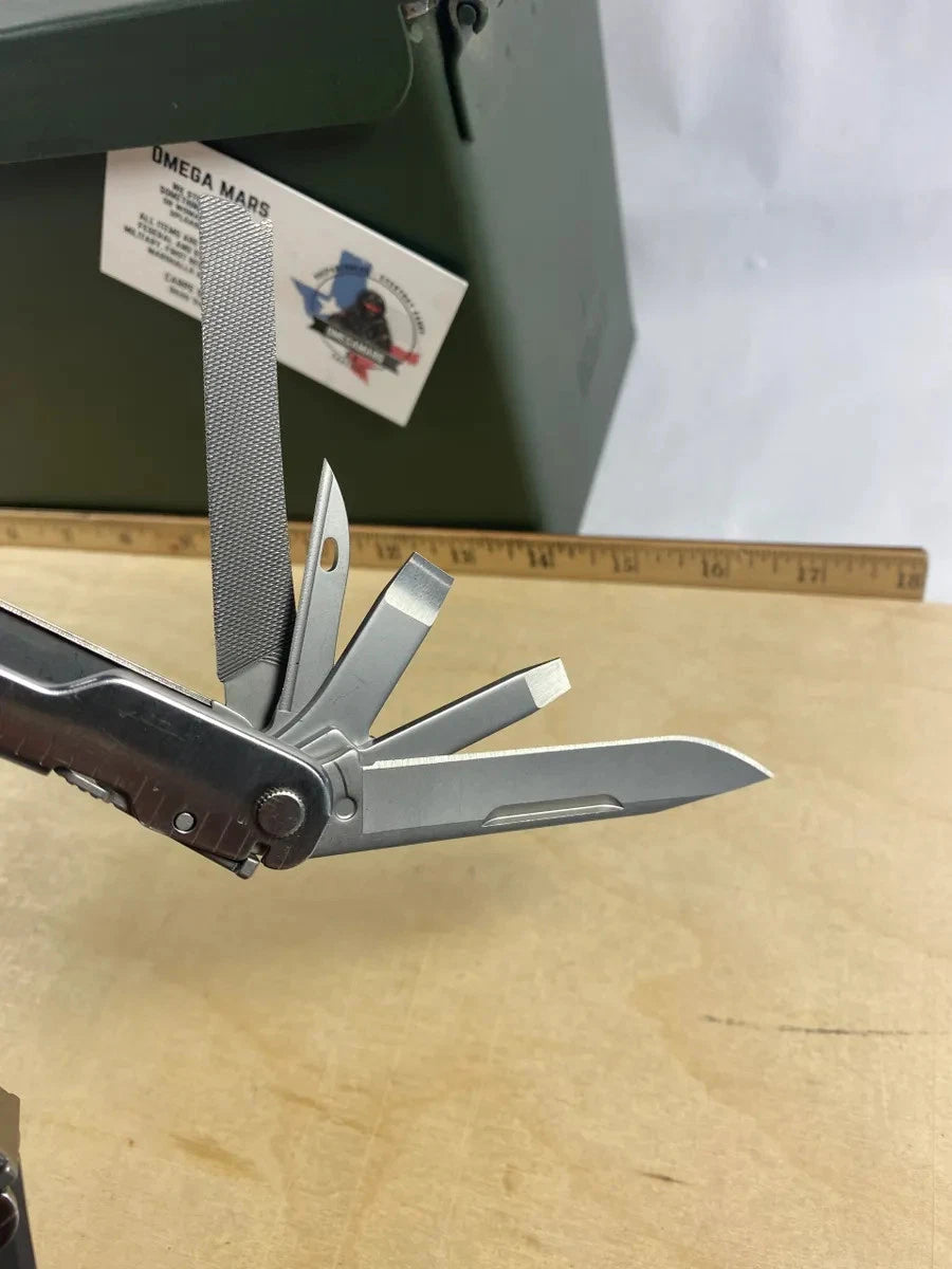 Leatherman Super Tool 300 LST#3. Looks/feel brand new. Light scratches