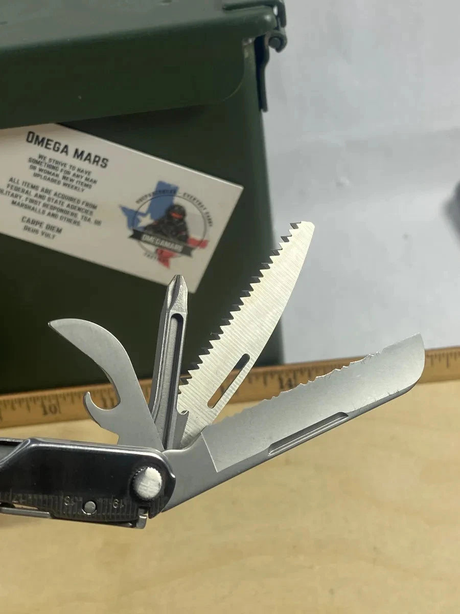 Leatherman Rebar #R4. Light usage. (MSRP $99.95 NEW)