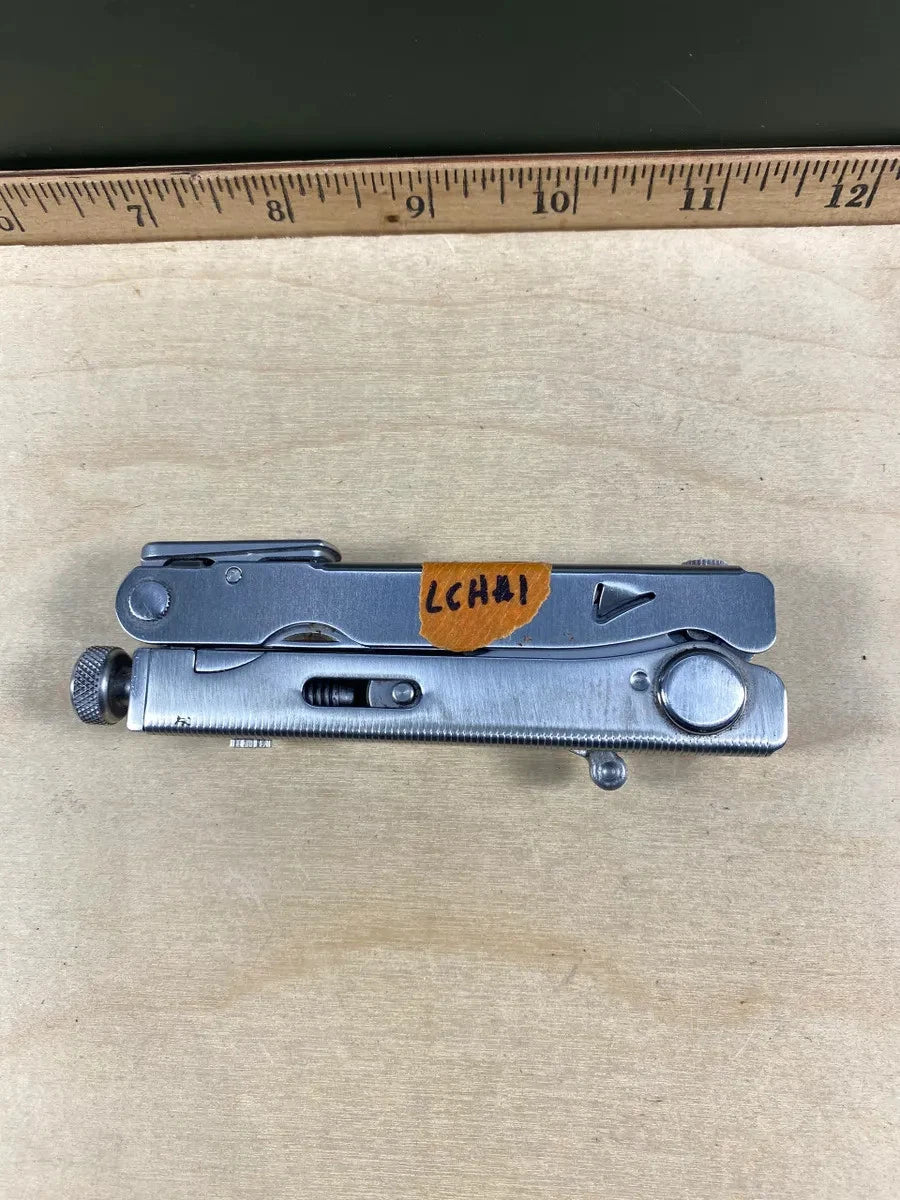 Leatherman Crunch with leather sheath LCH#1. Light usage, dirty. Discontinued
