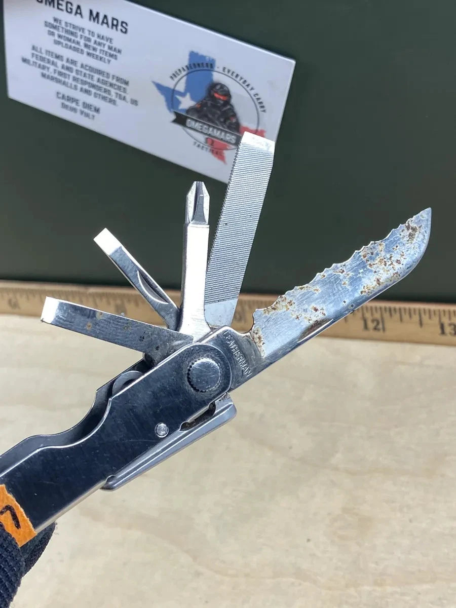 Leatherman Crunch with leather sheath LCH#1. Light usage, dirty. Discontinued