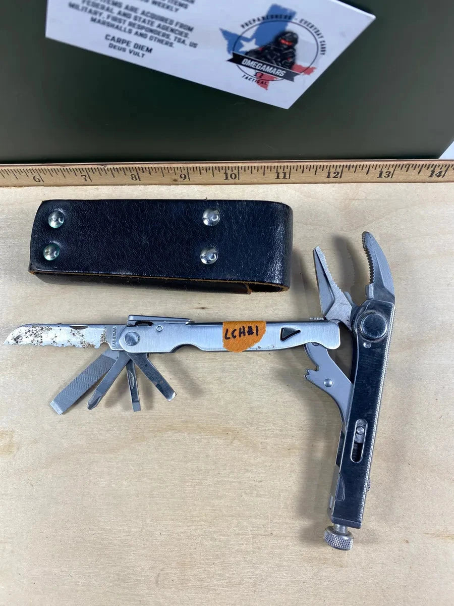 Leatherman Crunch with leather sheath LCH#1. Light usage, dirty. Discontinued
