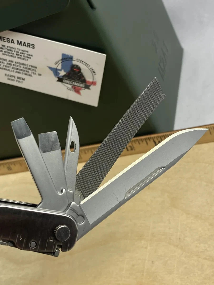 Leatherman Super Tool 300 LST#4. Looks/feel brand new. (MSRP$119.95 NEW)