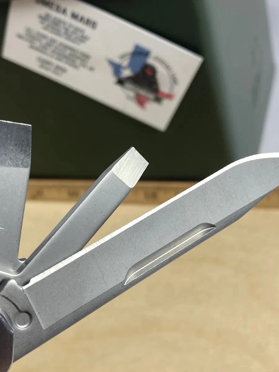 Leatherman Super Tool 300 LST#3. Looks/feel brand new. Light scratches