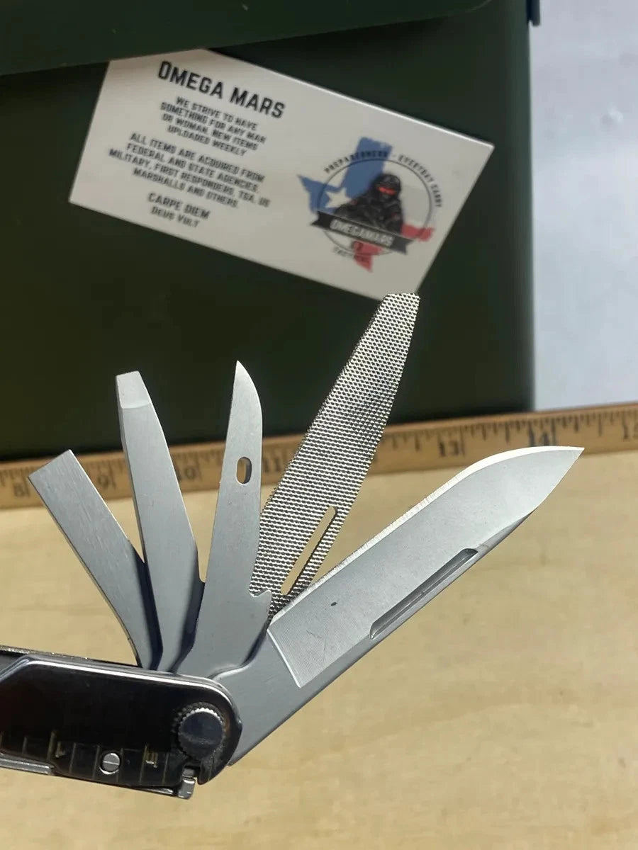 Leatherman Rebar #R6. Minimal usage. (MSRP $99.95 NEW)