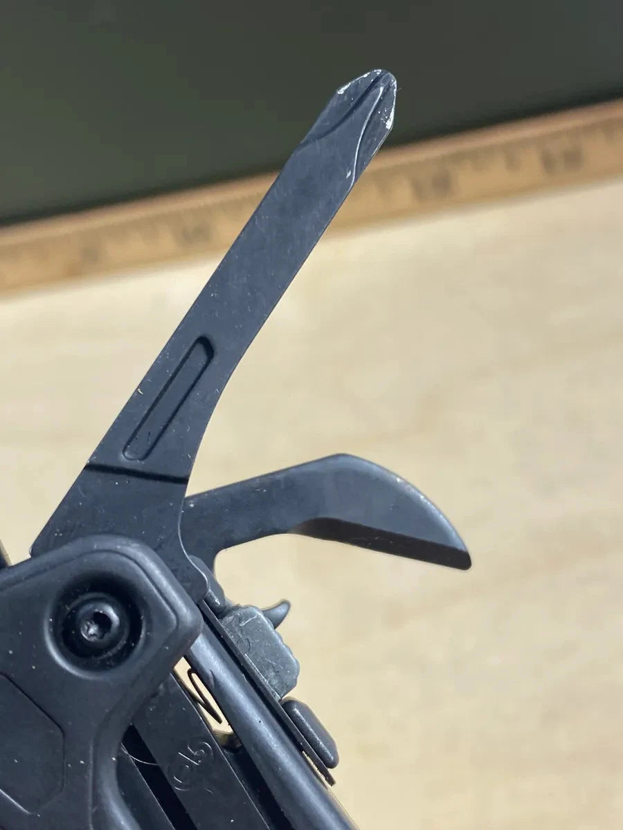 Leatherman OHT #O1. Light Scratches on handles but all tool look/feel brand new.