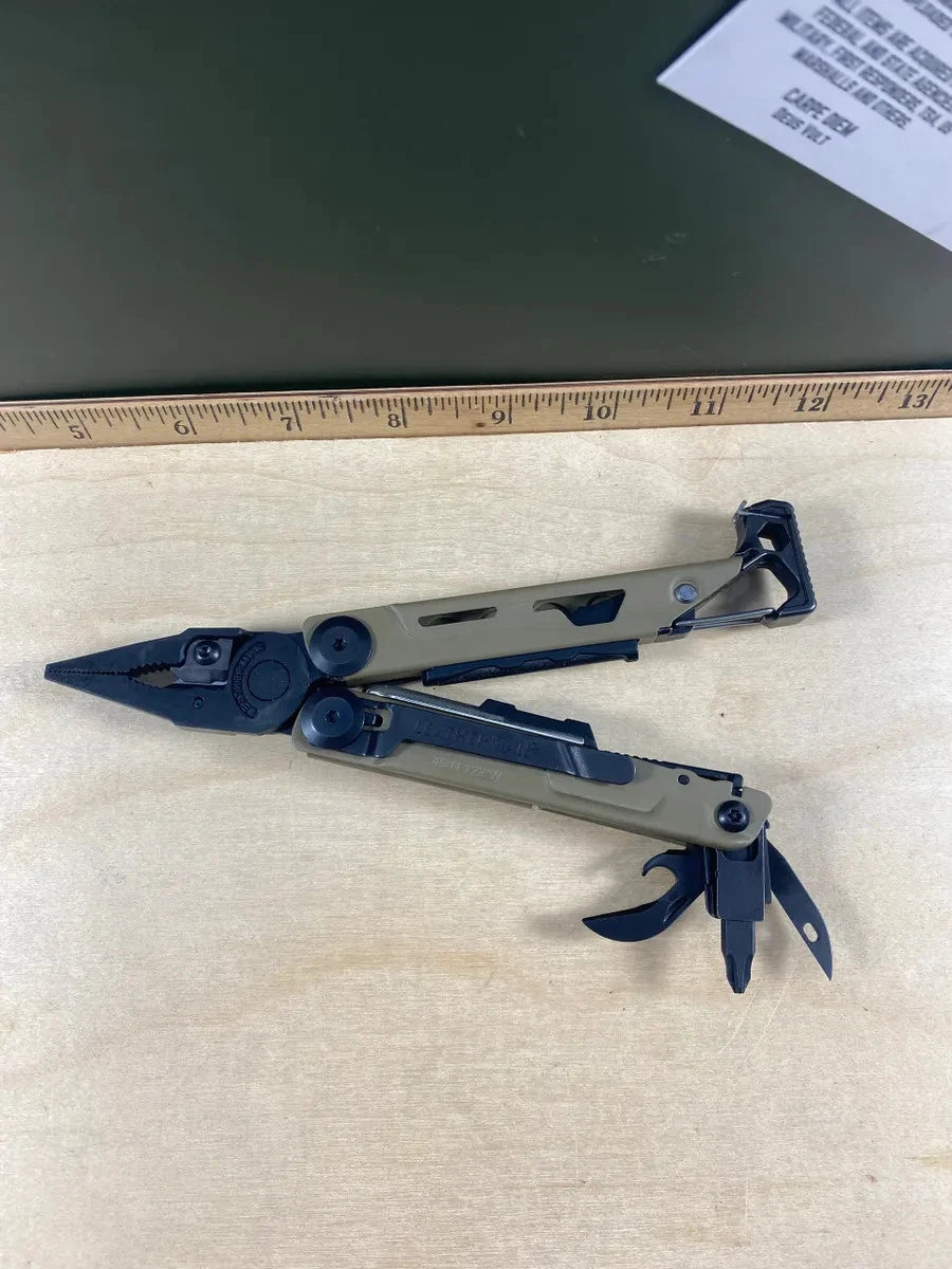 Leatherman Signal Coyote Tan #SG2. Looks/feel brand new (MSRP $149.95 NEW)