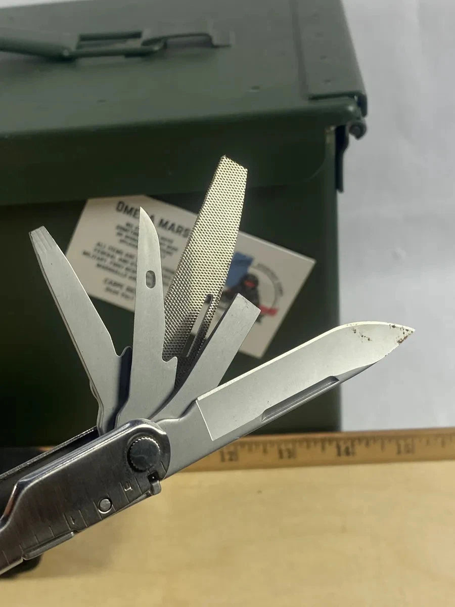 Leatherman Rebar #R4. Light usage. (MSRP $99.95 NEW)