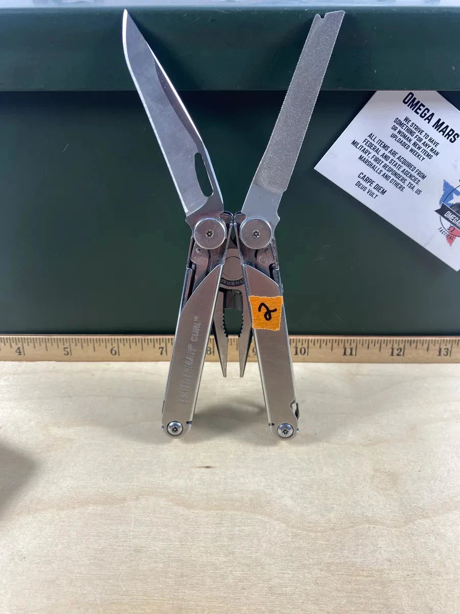 Leatherman Curl CR#2. Light usage, dirty. (MSRP $89.95 NEW)