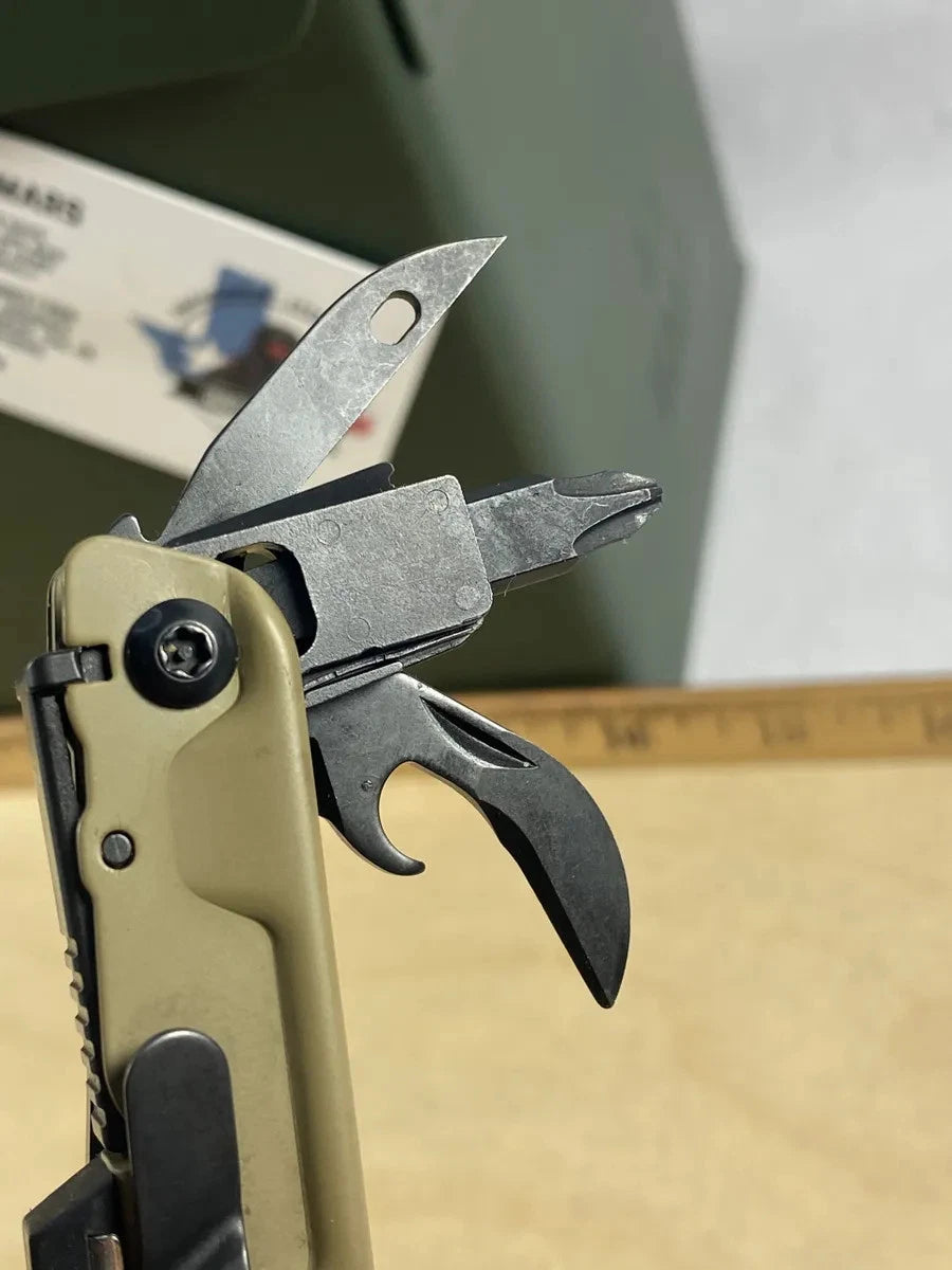 Leatherman Signal Coyote Tan #SG2. Looks/feel brand new (MSRP $149.95 NEW)