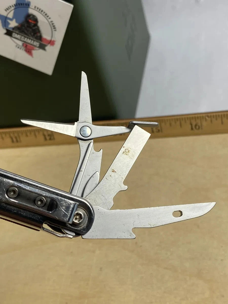 Leatherman Curl CR#2. Light usage, dirty. (MSRP $89.95 NEW)